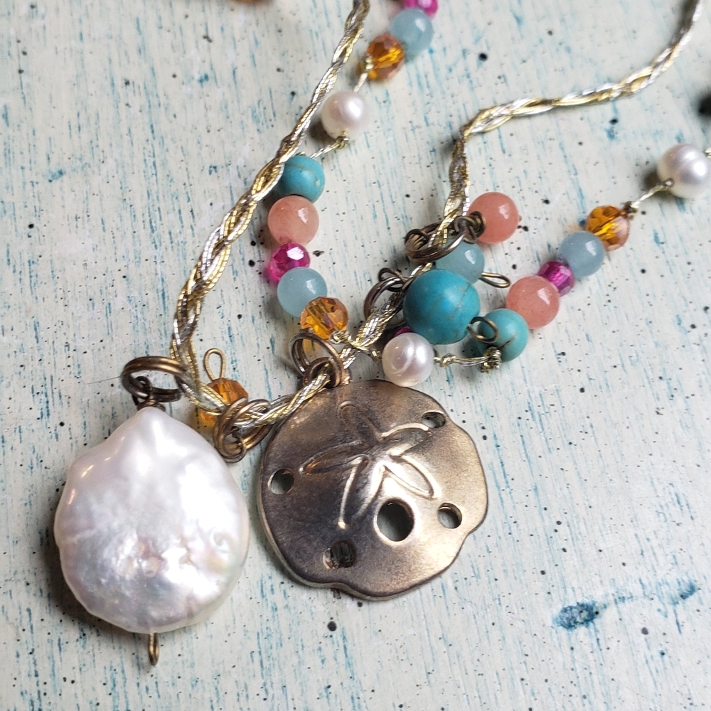 Beachy pearl necklace